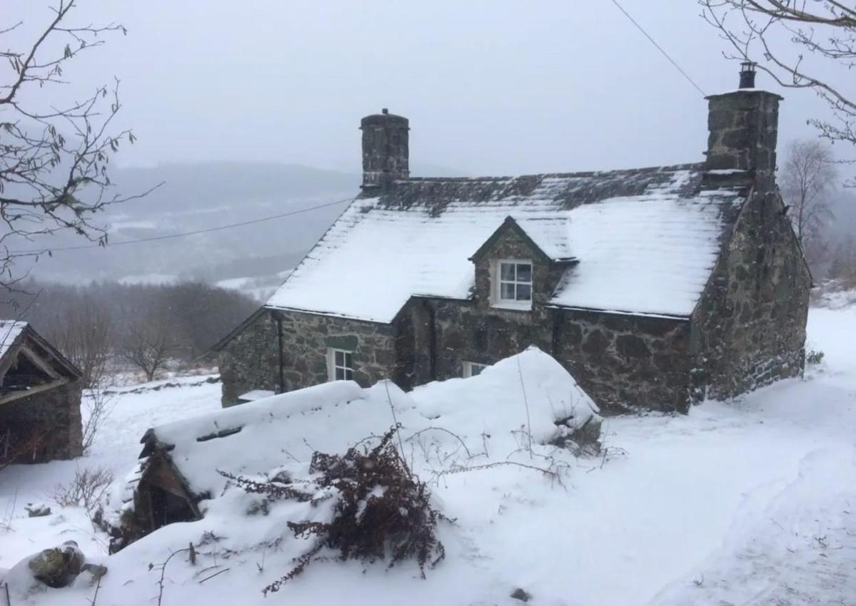 Tyn Y Simdde - Secluded Mountain Stay - Stunning Views Of Eryri 多尔盖罗 外观 照片