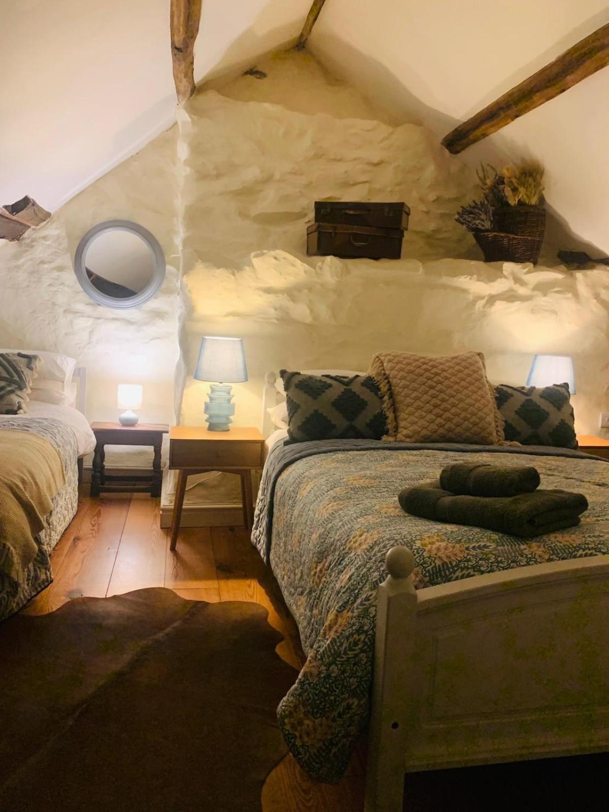 Tyn Y Simdde - Secluded Mountain Stay - Stunning Views Of Eryri 多尔盖罗 外观 照片