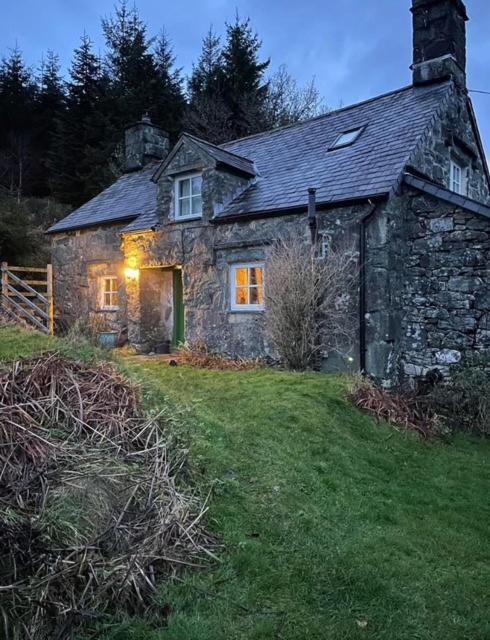 Tyn Y Simdde - Secluded Mountain Stay - Stunning Views Of Eryri 多尔盖罗 外观 照片